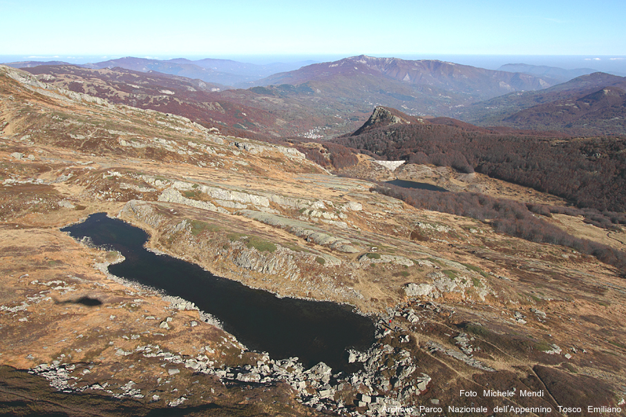 Fra le perle del Parco un posto da protagonista lo riveste il Lago Martini (1714 m ). Sullo sfondo il Lago Verde (1507 m)