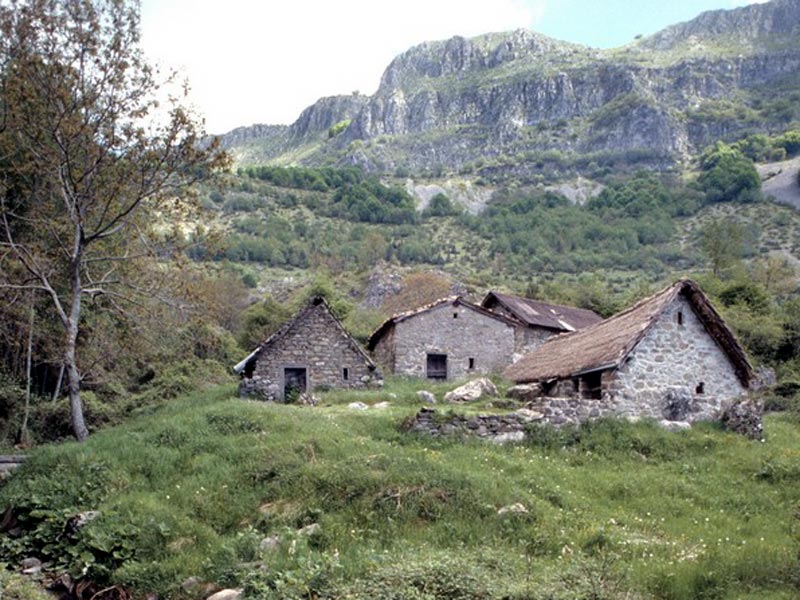 Monti dell'Orecchiella, antiche capanne di Boscaiol