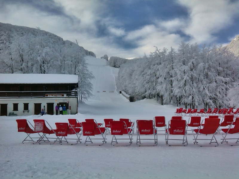 Albergo-bar-ristorante della stazione sciistica di Pratospilla, comune di Monchio delle Corti (PR)