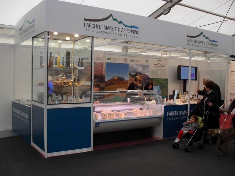 Lo stand dei Parchi di Mare e di Appennino a Barcellona